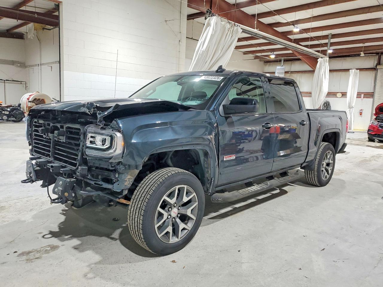 Salvage GMC Sierra Image