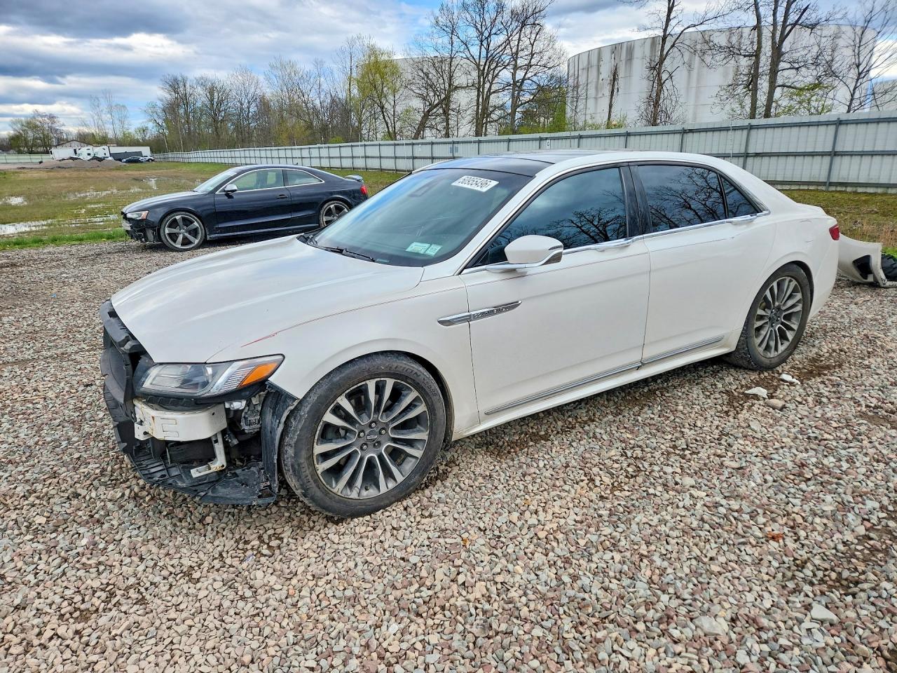 Salvage Lincoln Continental Image