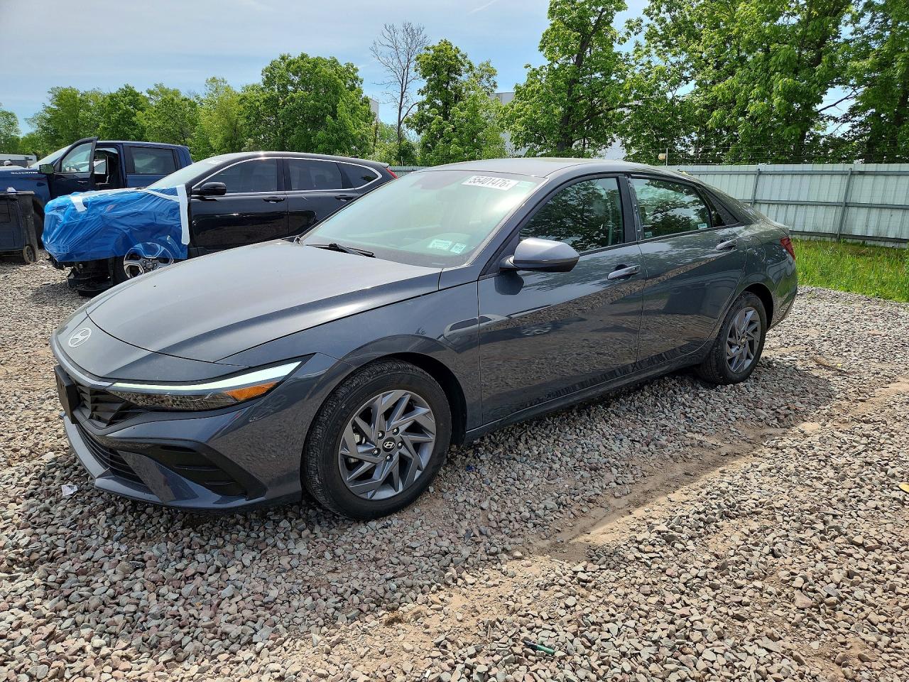 Salvage Hyundai ELANTRA Image