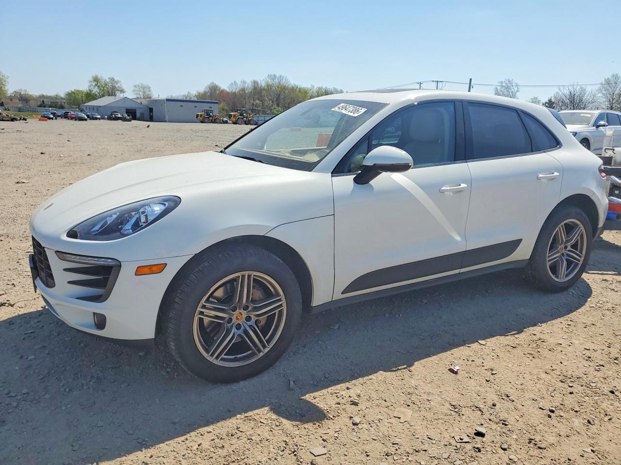 Salvage Porsche Macan Image