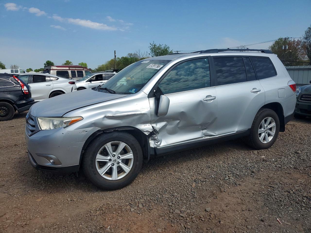 Salvage Toyota Highlander Image