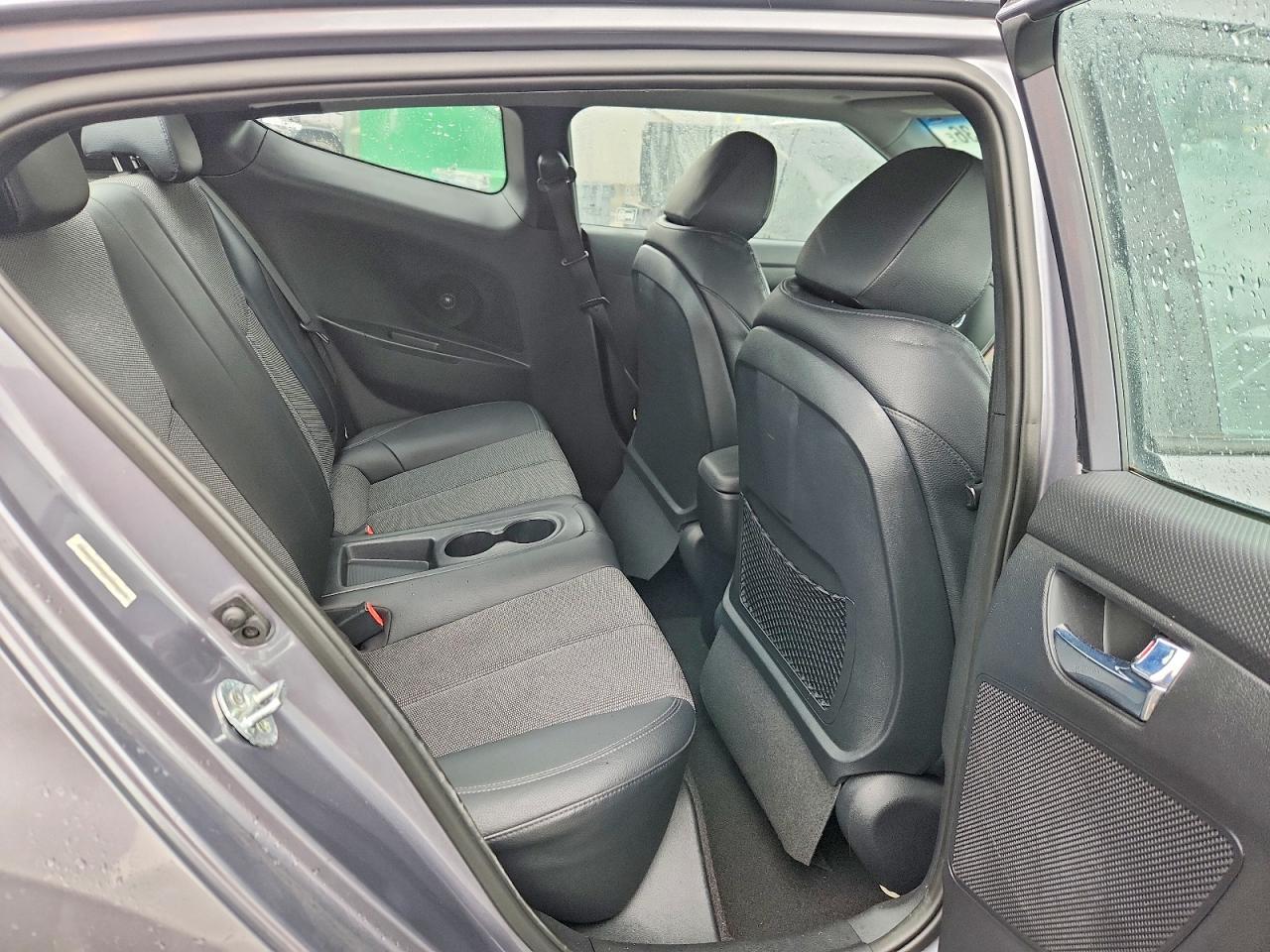 Hyundai VELOSTER Base