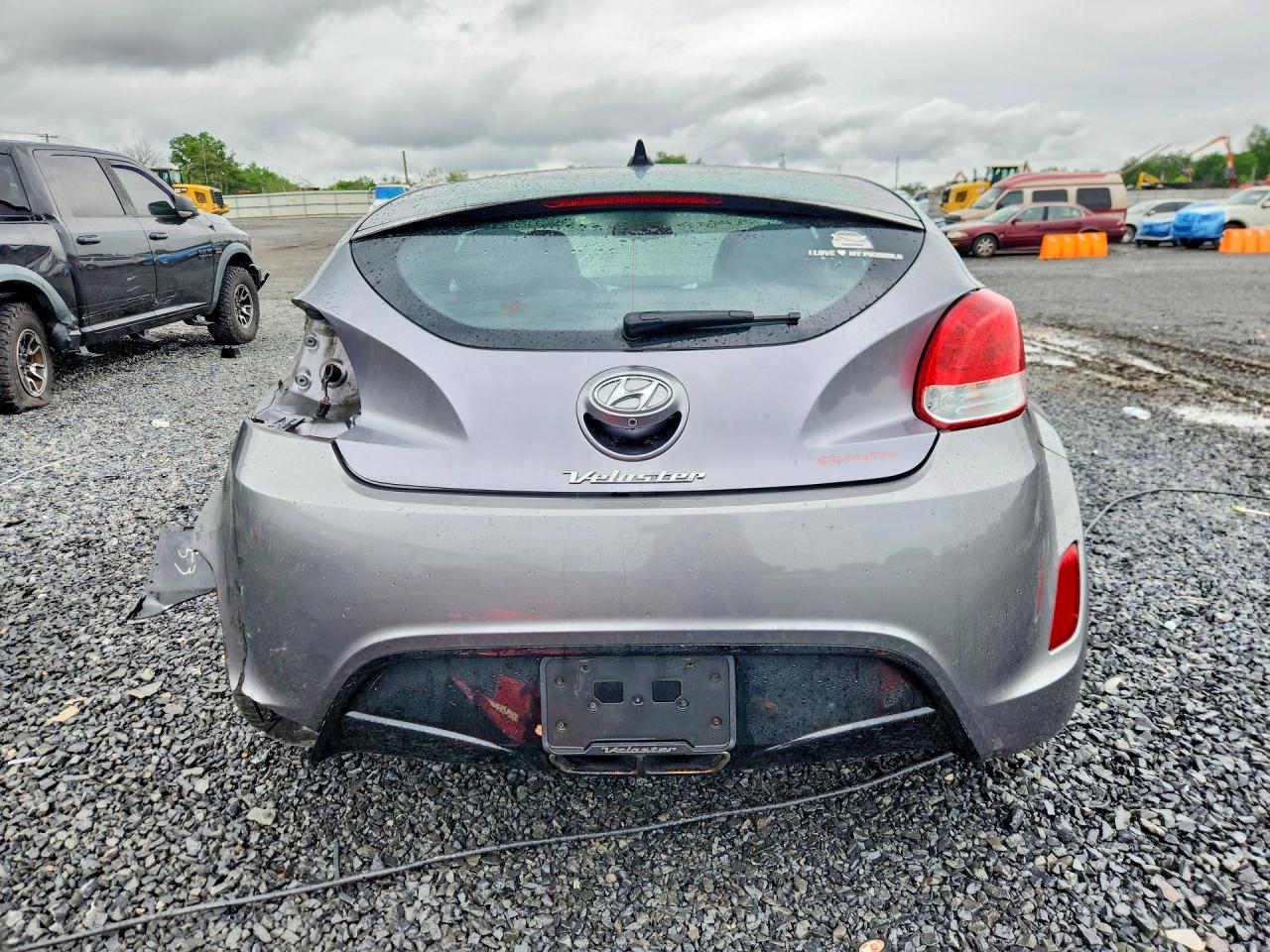 Hyundai VELOSTER Base