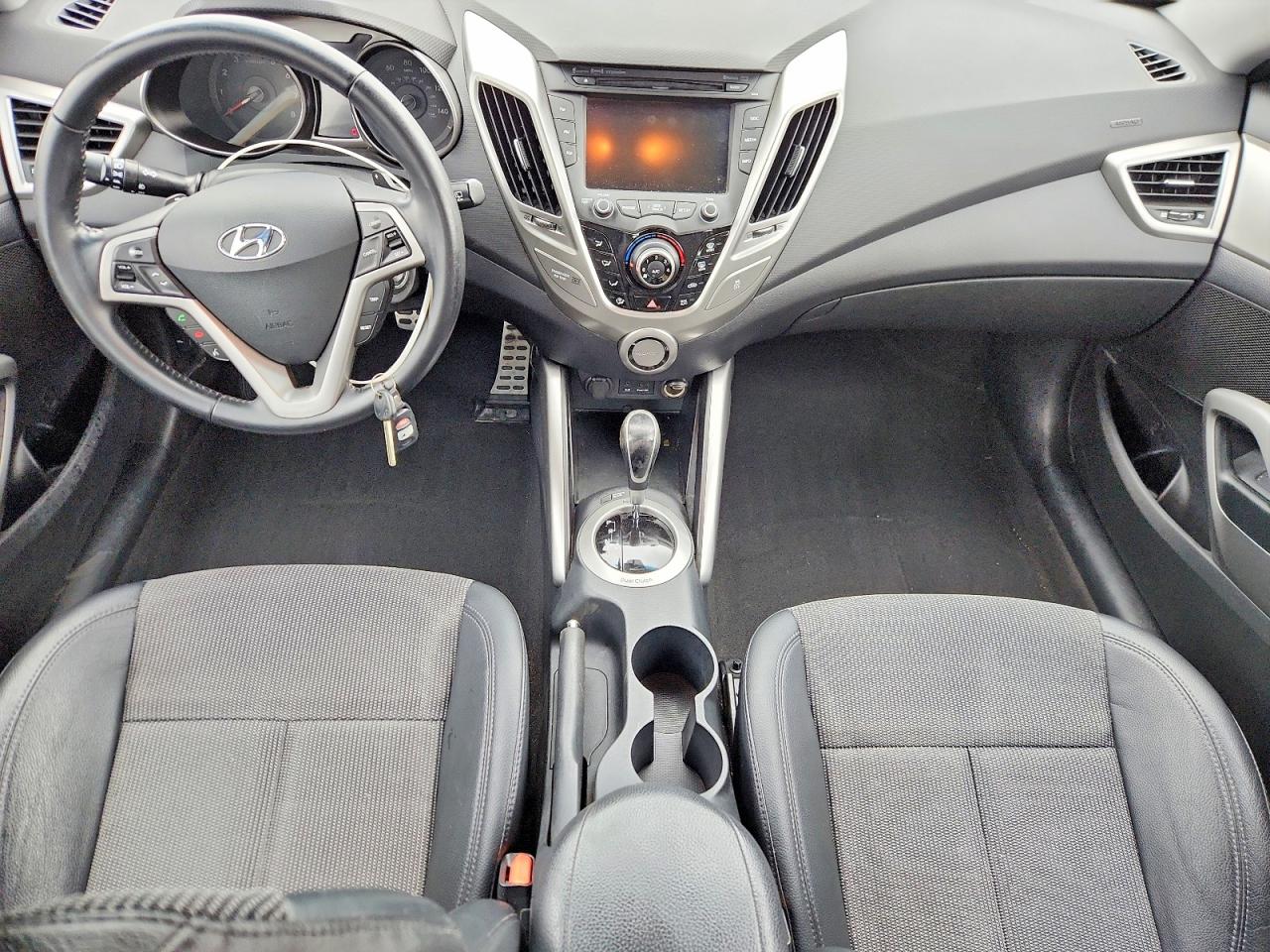 Hyundai VELOSTER Base