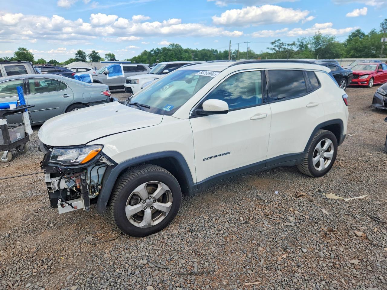 Salvage Jeep Compass Image