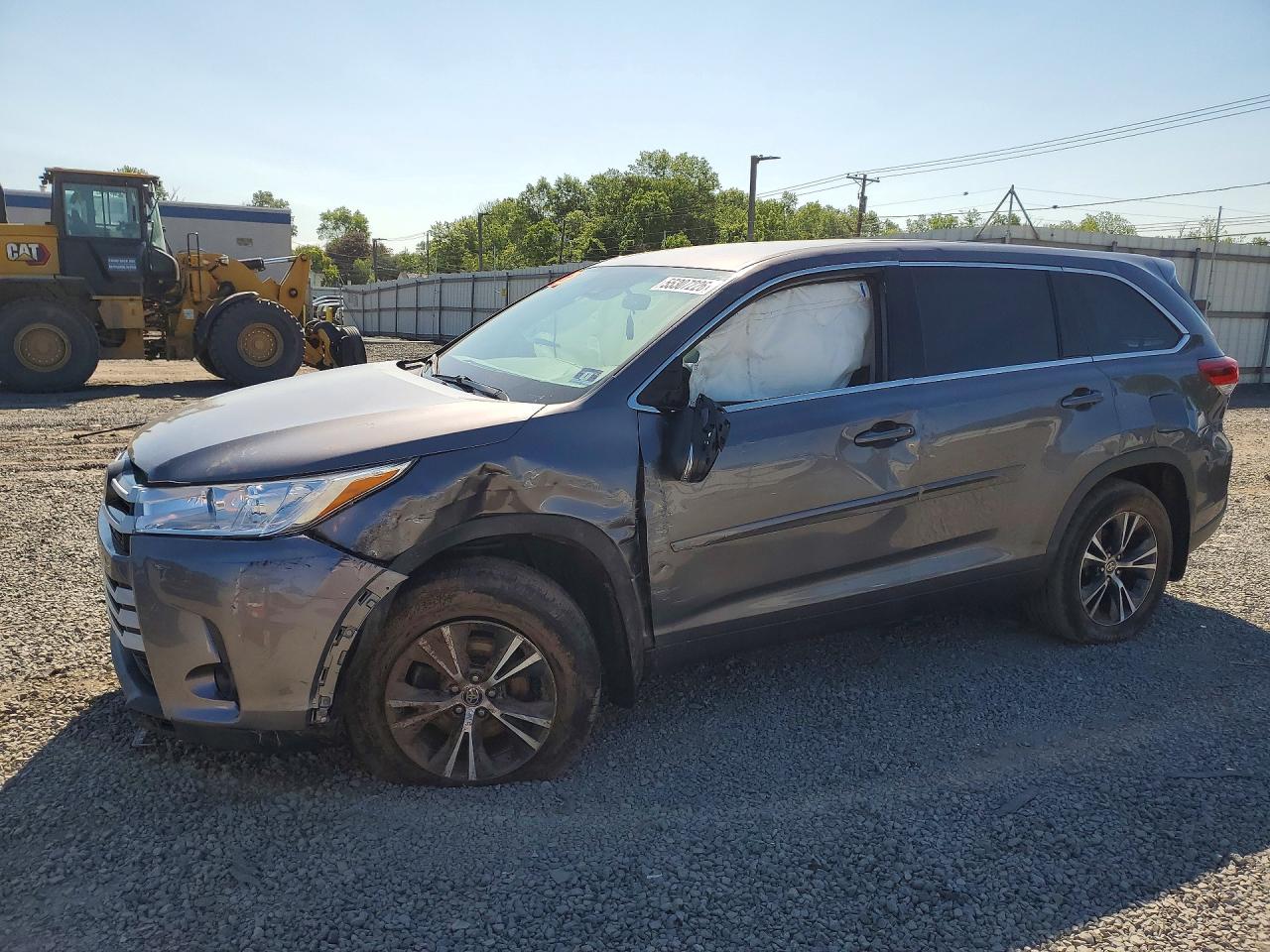 Salvage Toyota Highlander Image