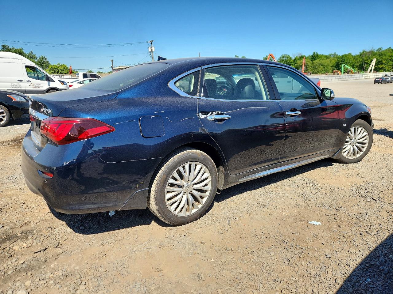 INFINITI Q70 3.7