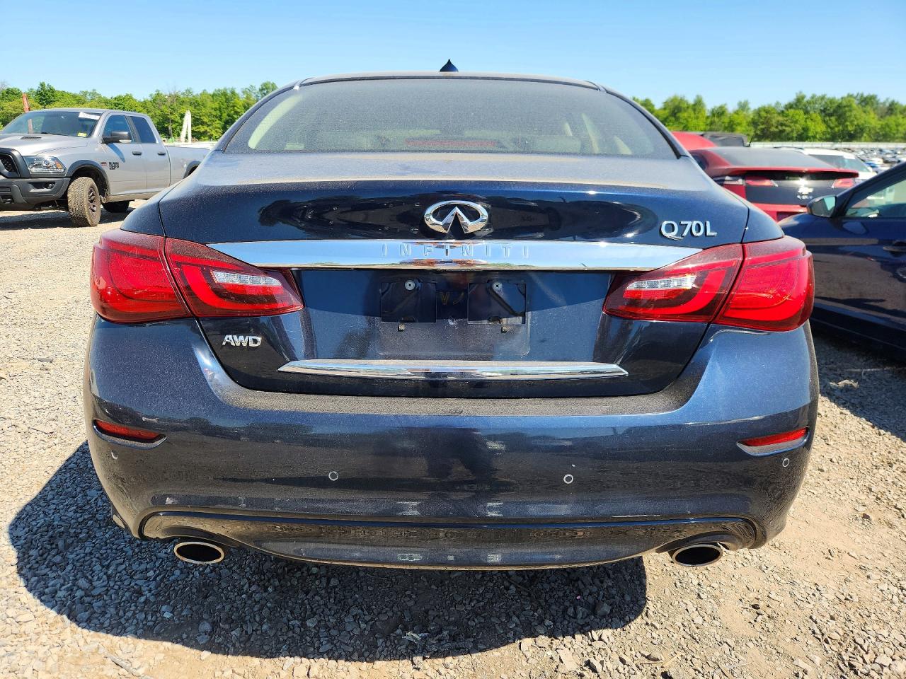 INFINITI Q70 3.7