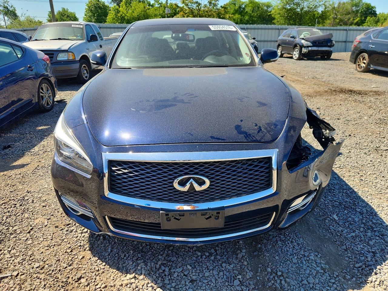 INFINITI Q70 3.7