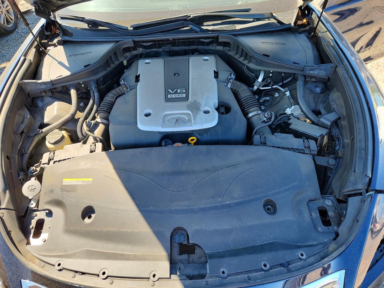 INFINITI Q70 3.7