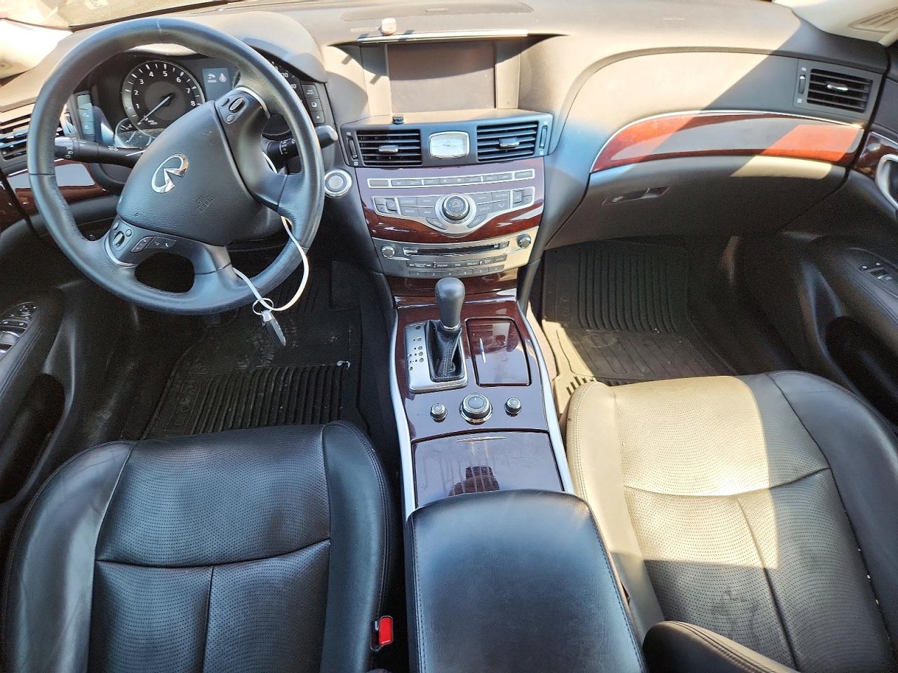 INFINITI Q70 3.7