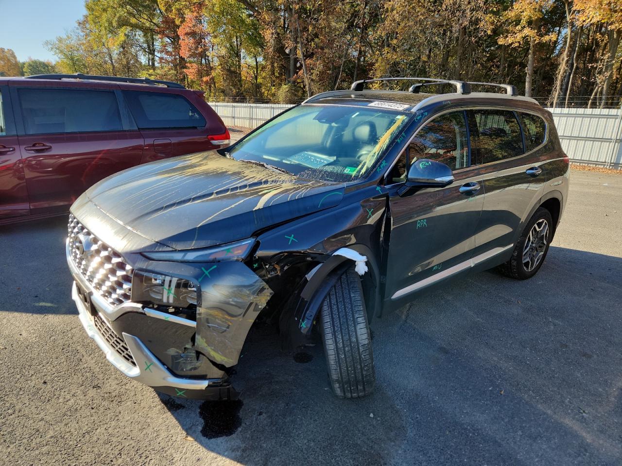 Salvage Hyundai SANTA FE Image