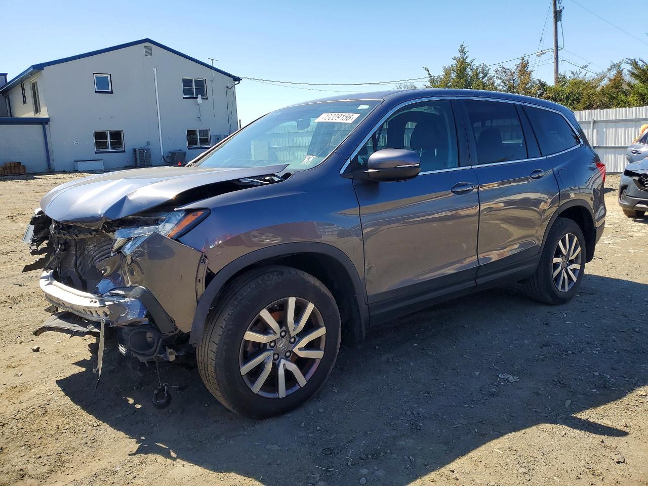 Salvage Honda Pilot Image