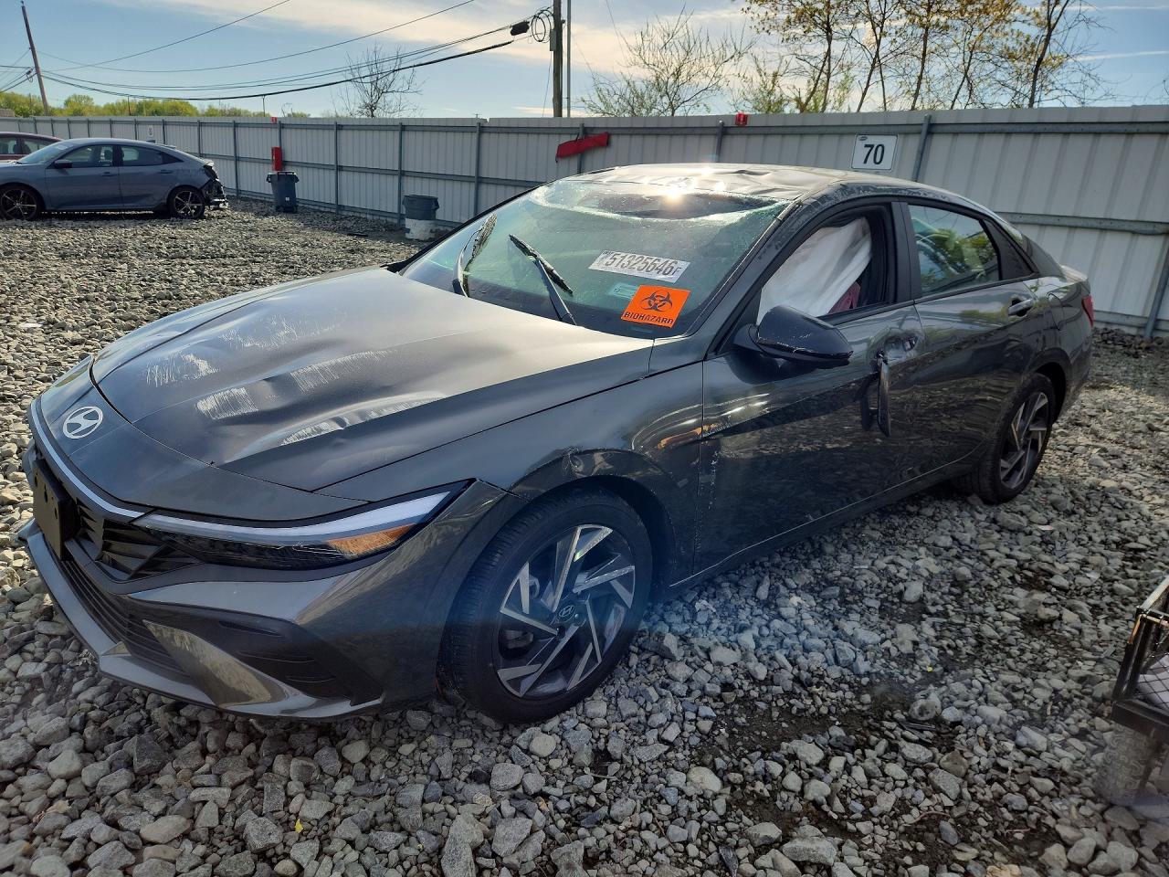 Salvage Hyundai ELANTRA Image