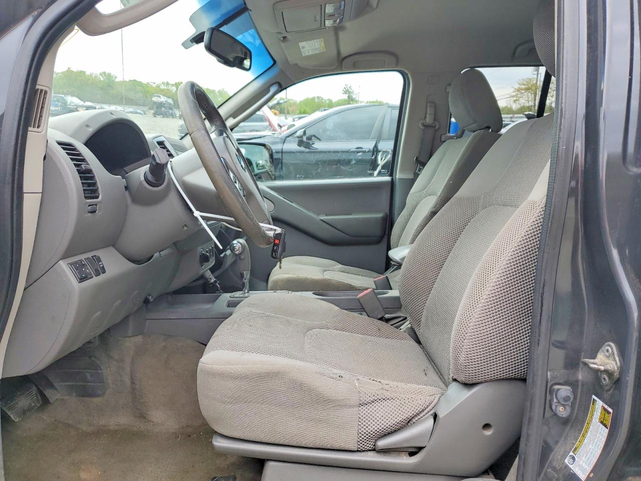 Nissan Frontier S