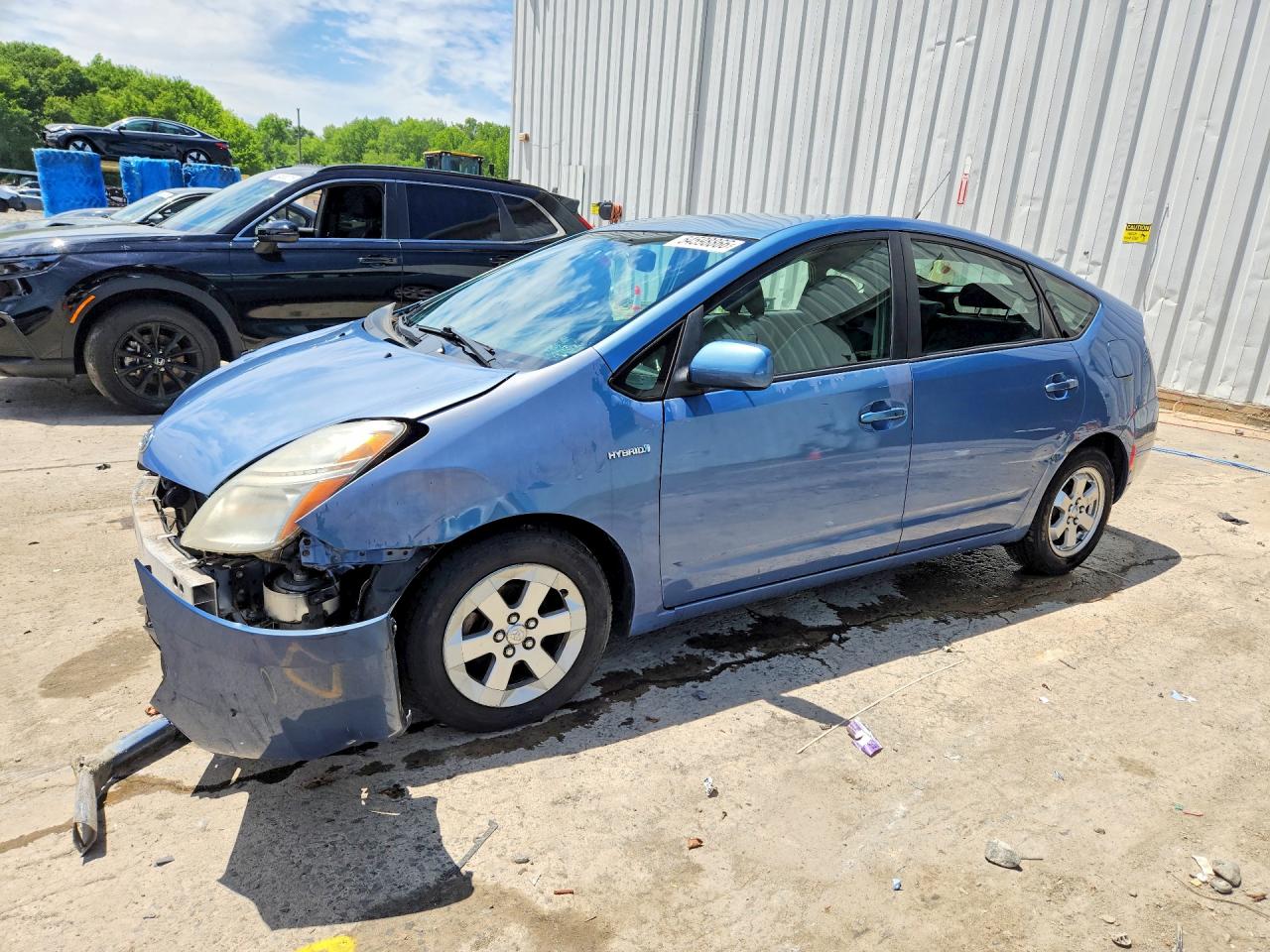 Salvage Toyota Prius Image