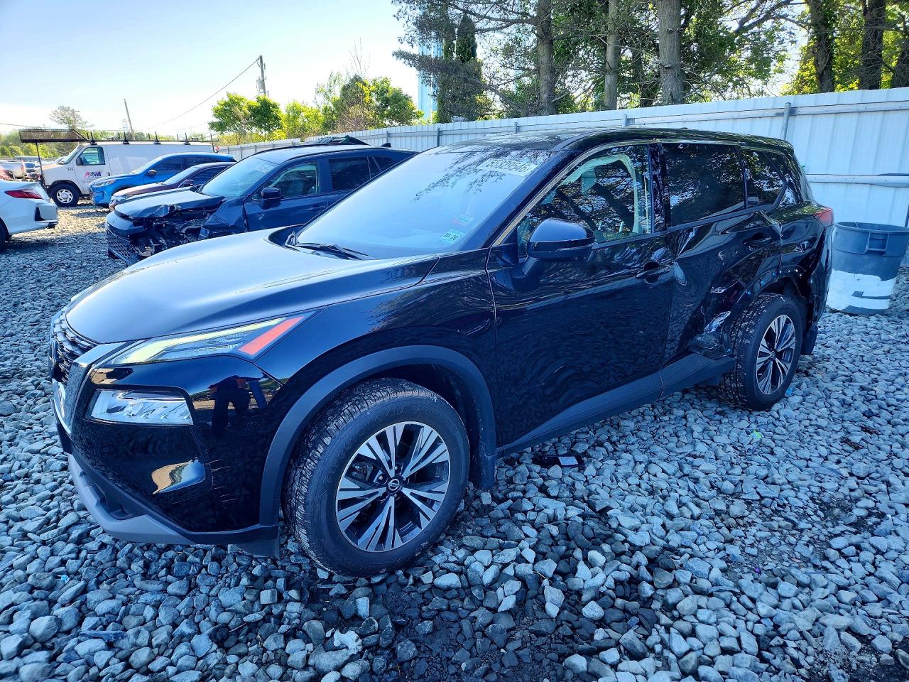 Salvage Nissan Rogue Image