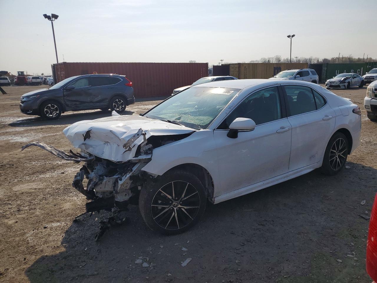 Salvage Toyota Camry Image