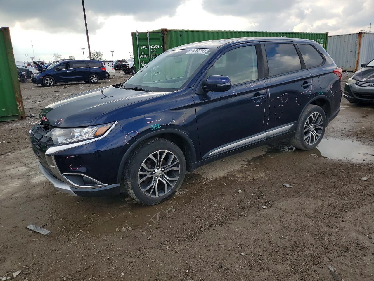 Salvage Mitsubishi Outlander Image