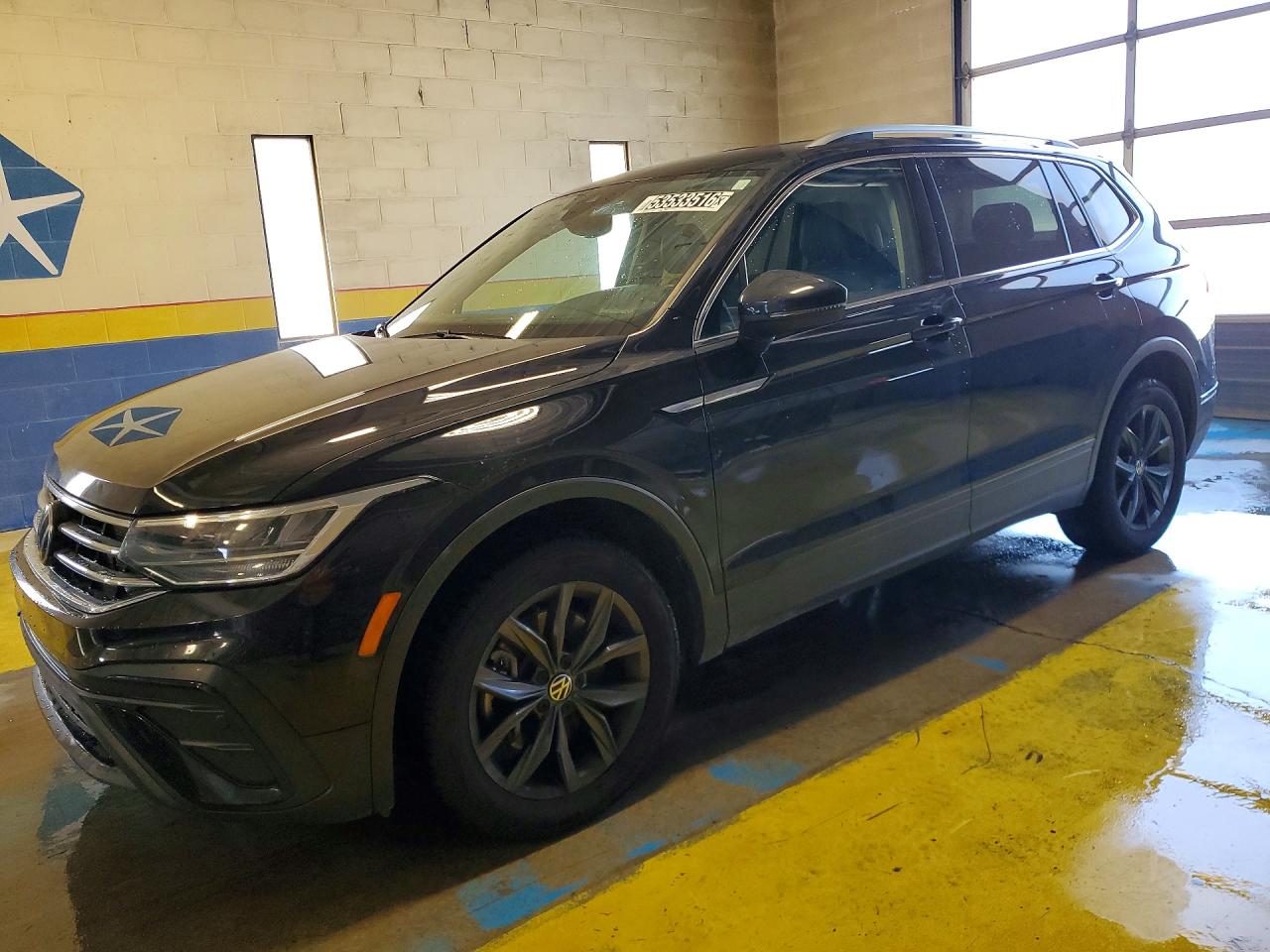 Salvage Volkswagen Tiguan Image