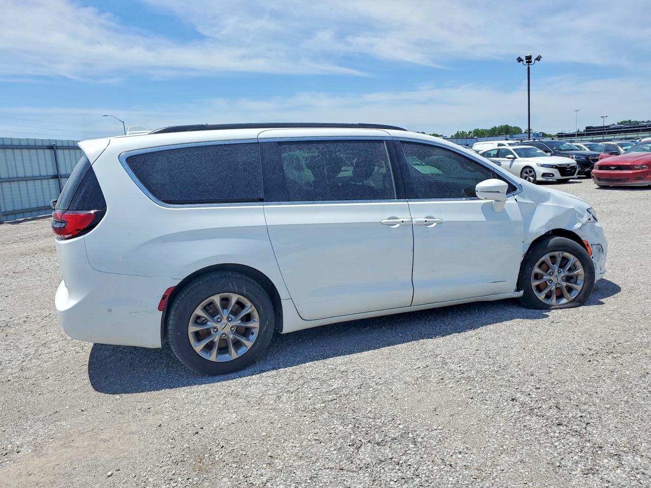 Chrysler Pacifica Touring L