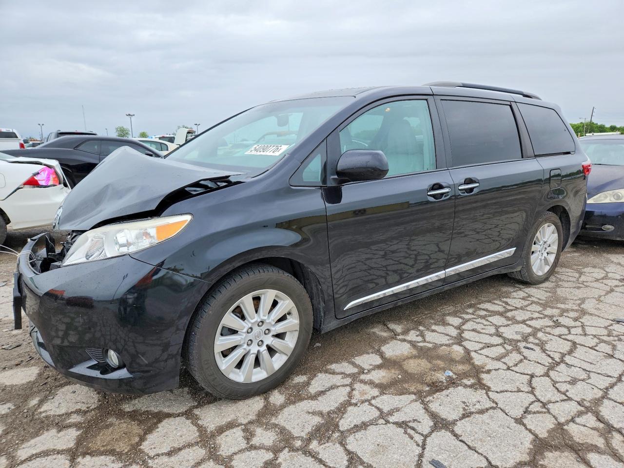 Salvage Toyota Sienna Image