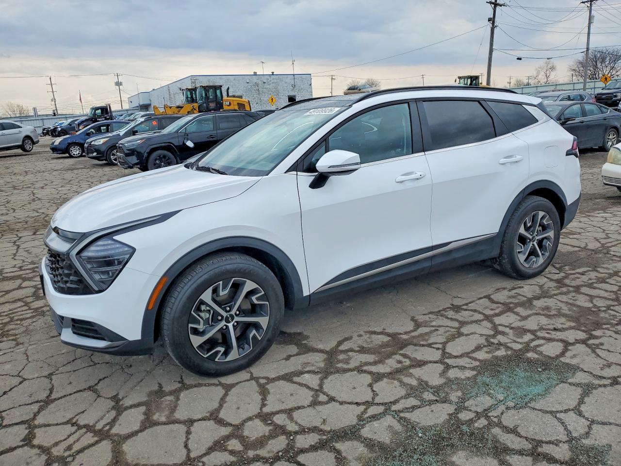 Salvage Kia Sportage Image