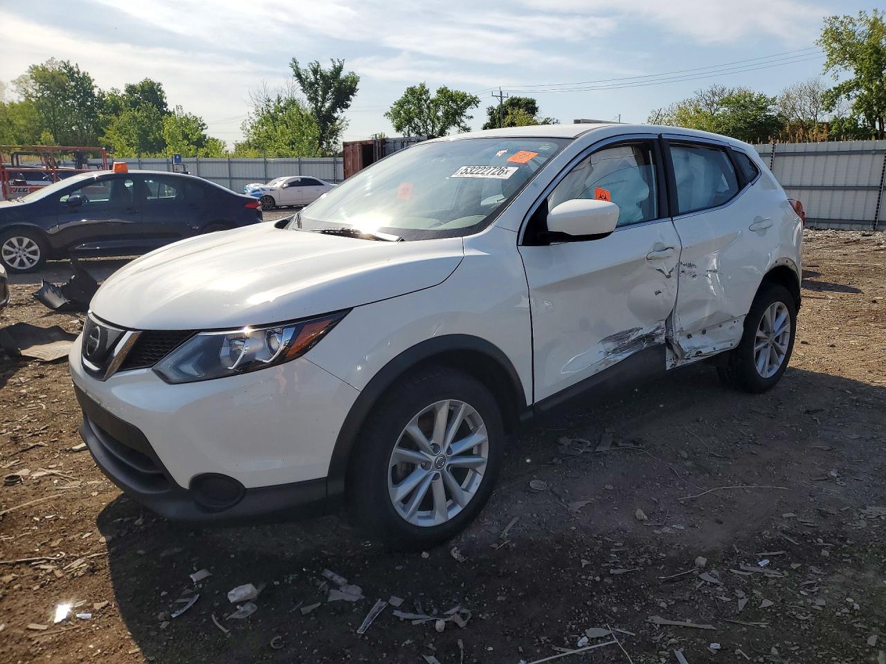Salvage Nissan Rogue Image