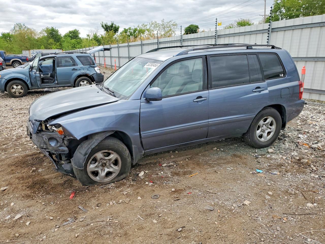 Salvage Toyota Highlander Image
