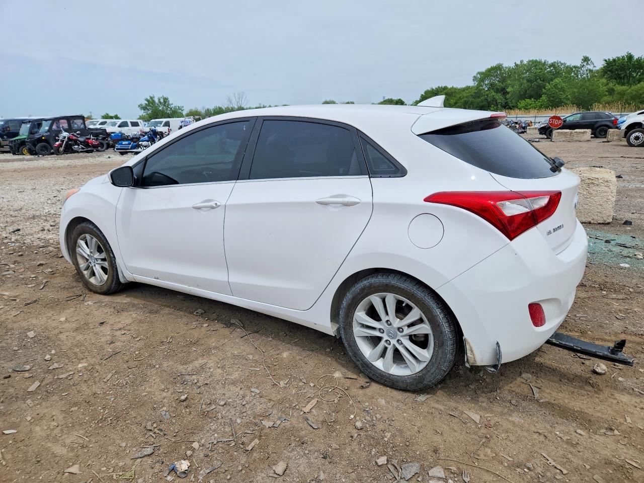 Hyundai ELANTRA Base