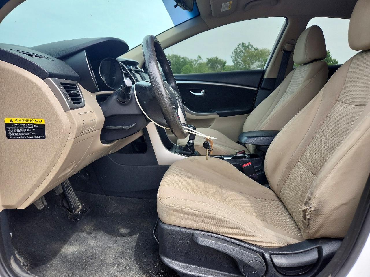 Hyundai ELANTRA Base