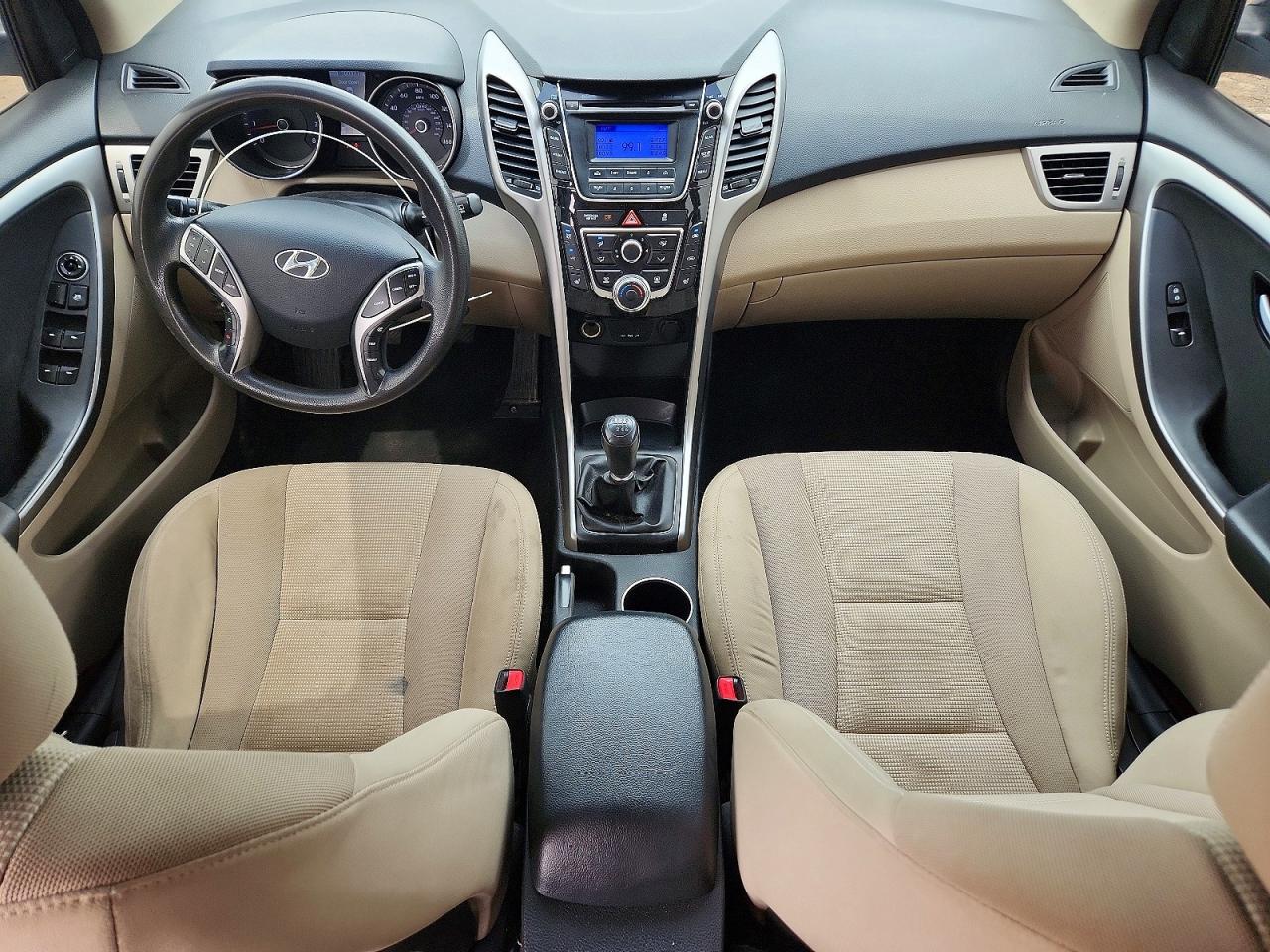 Hyundai ELANTRA Base