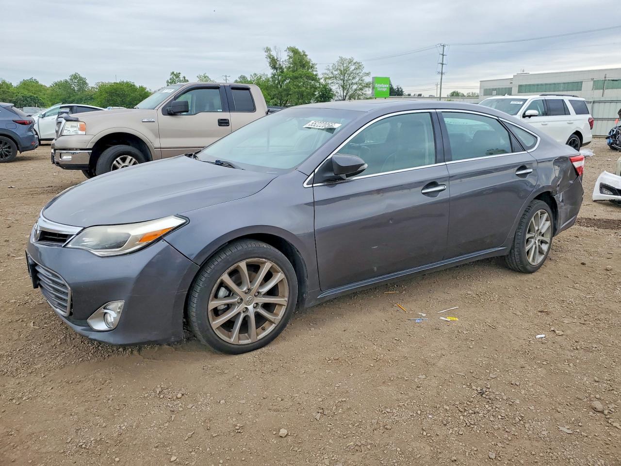 Salvage Toyota Avalon Image