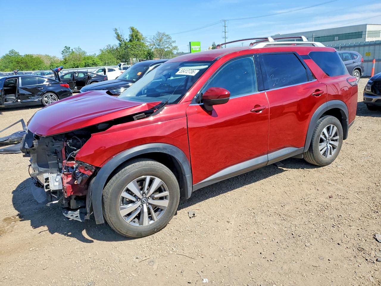Salvage Nissan Pathfinder Image