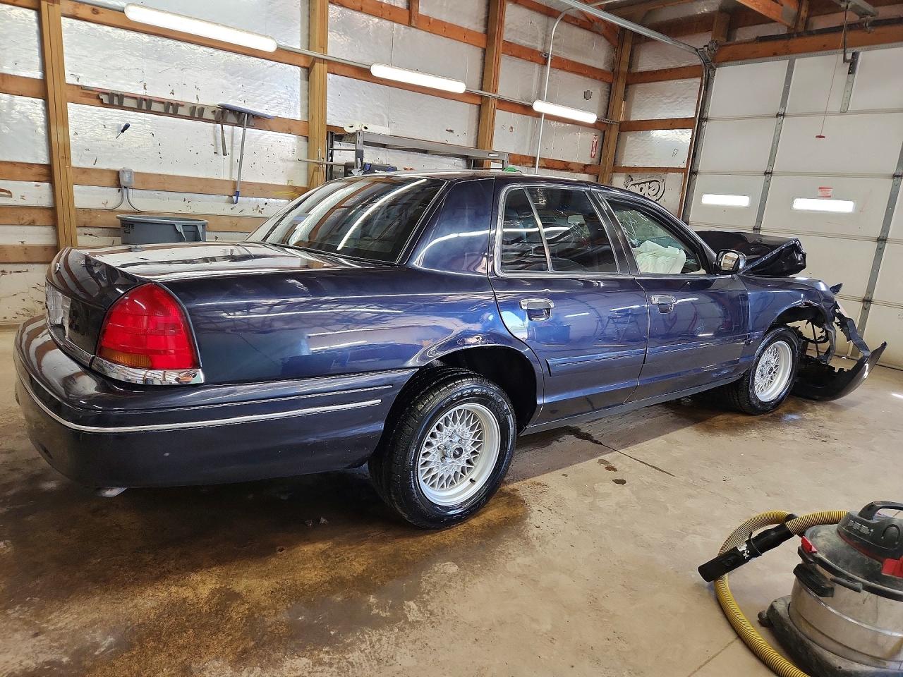 Ford Crown Vic