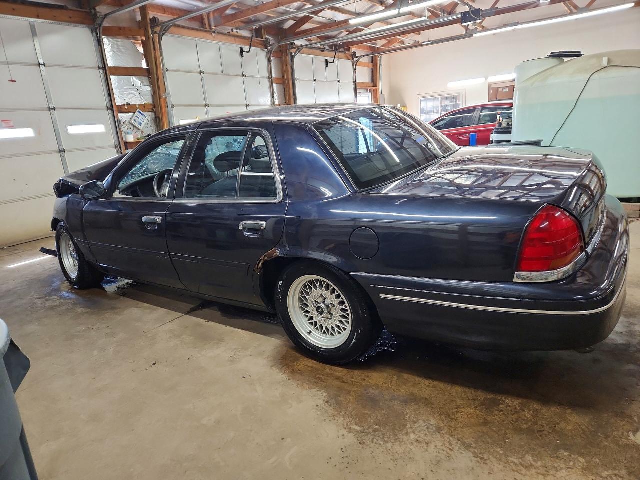 Ford Crown Vic