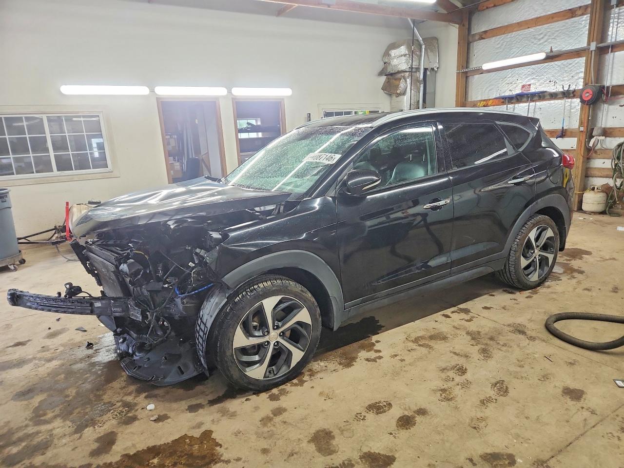 Salvage Hyundai TUCSON Image