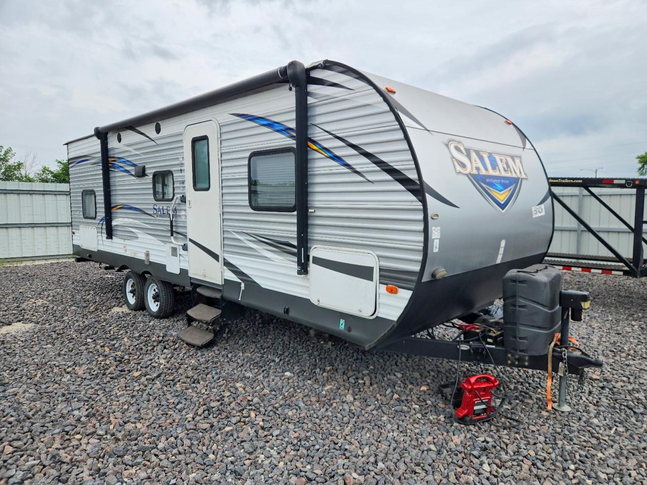 Salvage Salem Trailers Image