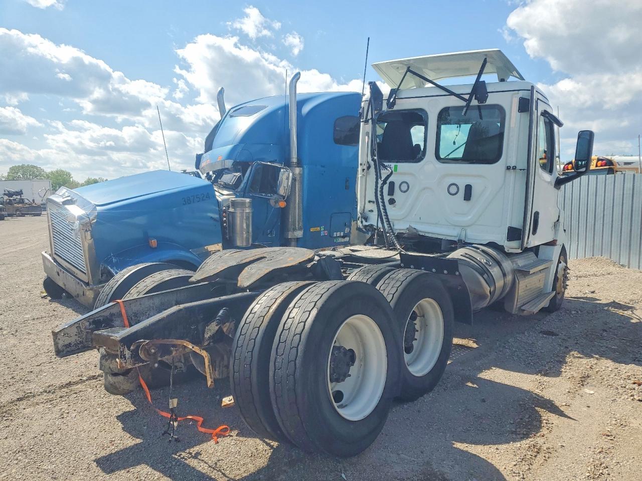 Freightliner Cascadia 126