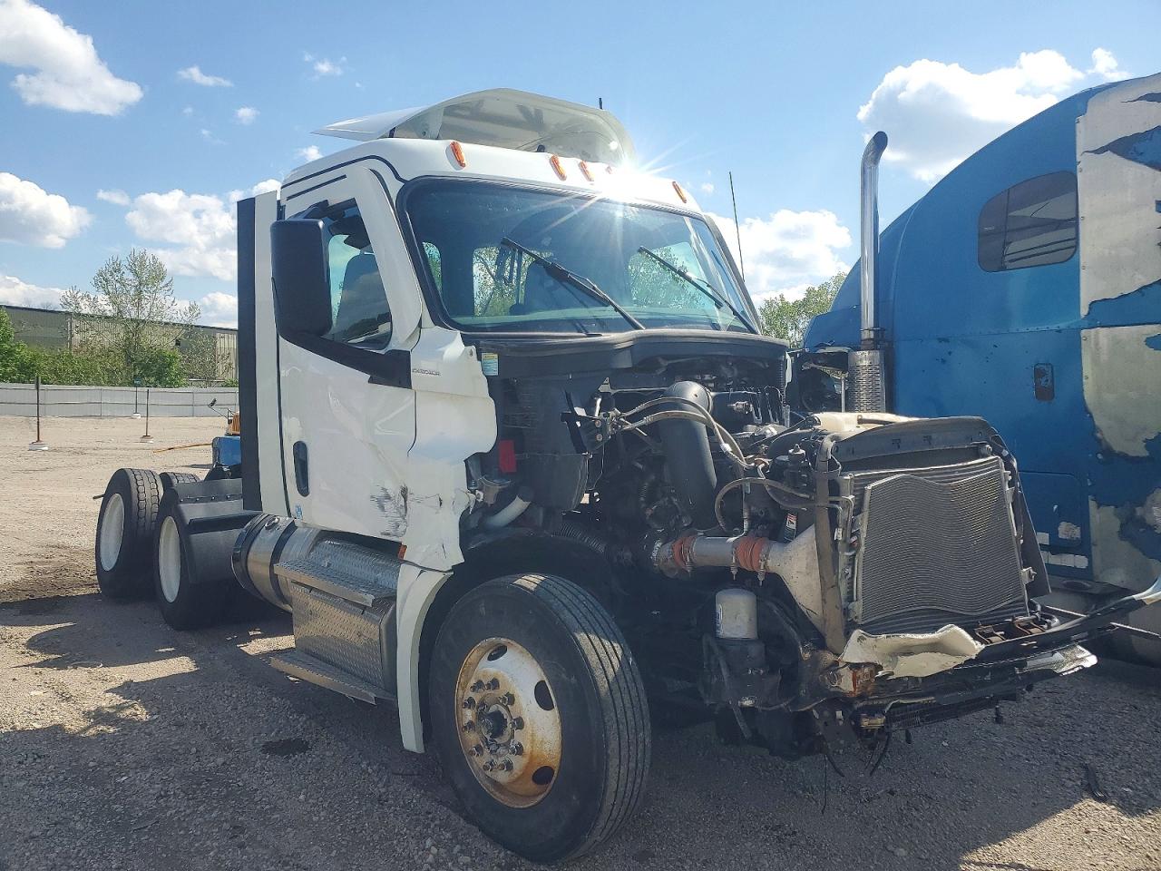 Salvage Freightliner Cascadia 126 Image