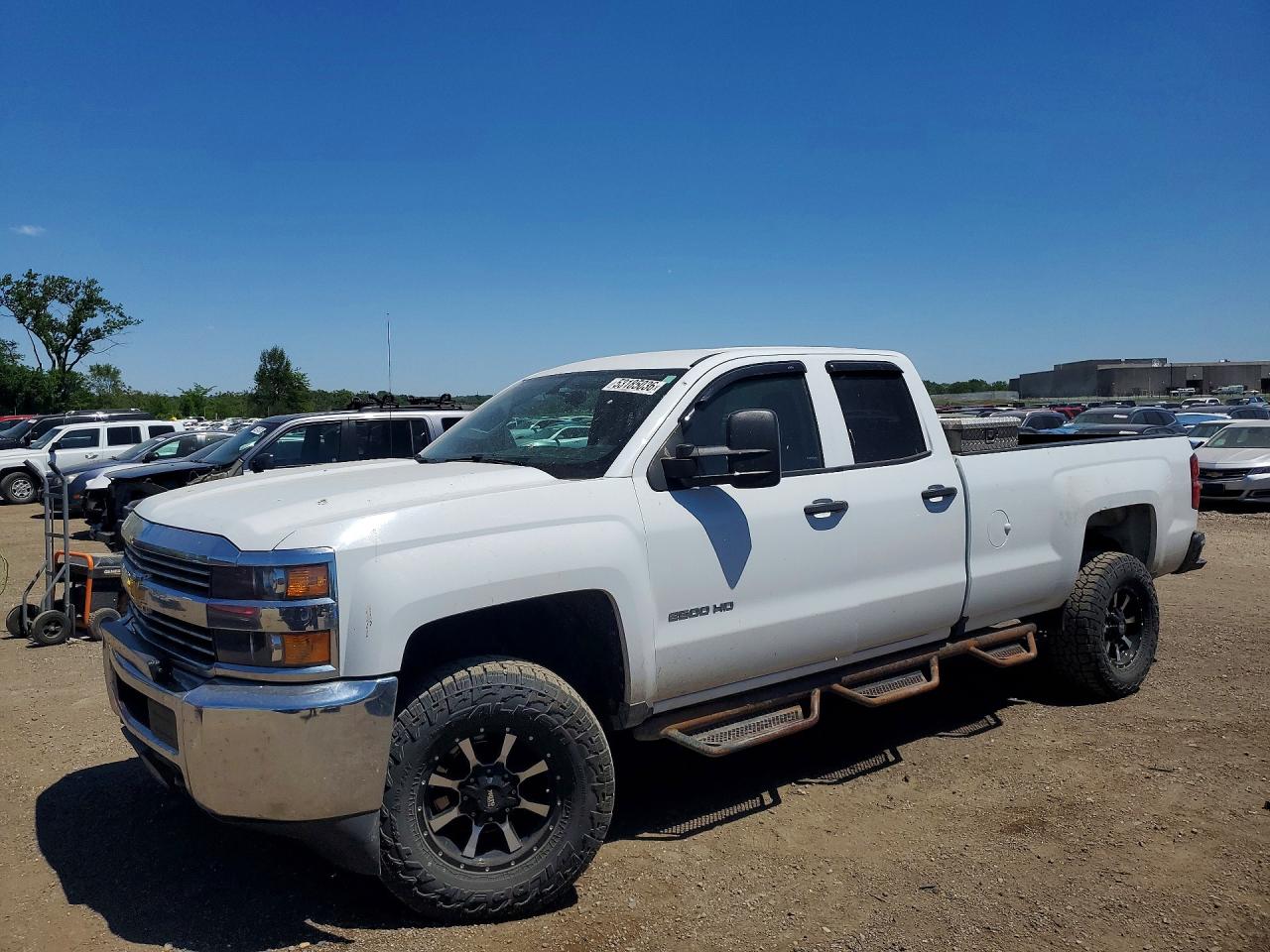 Salvage Chevrolet Silverado Image