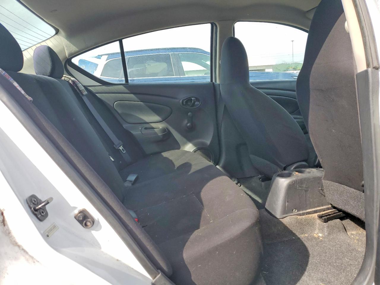 Nissan Versa 1.6 S