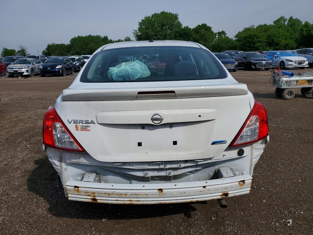 Nissan Versa 1.6 S