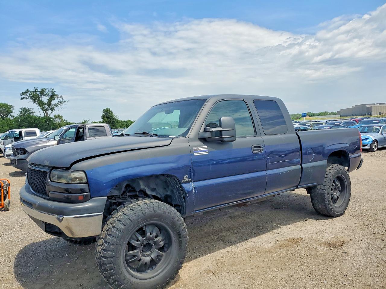 Salvage Chevrolet Silverado Image