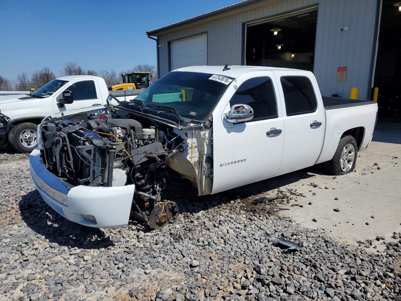Salvage Chevrolet Silverado Image