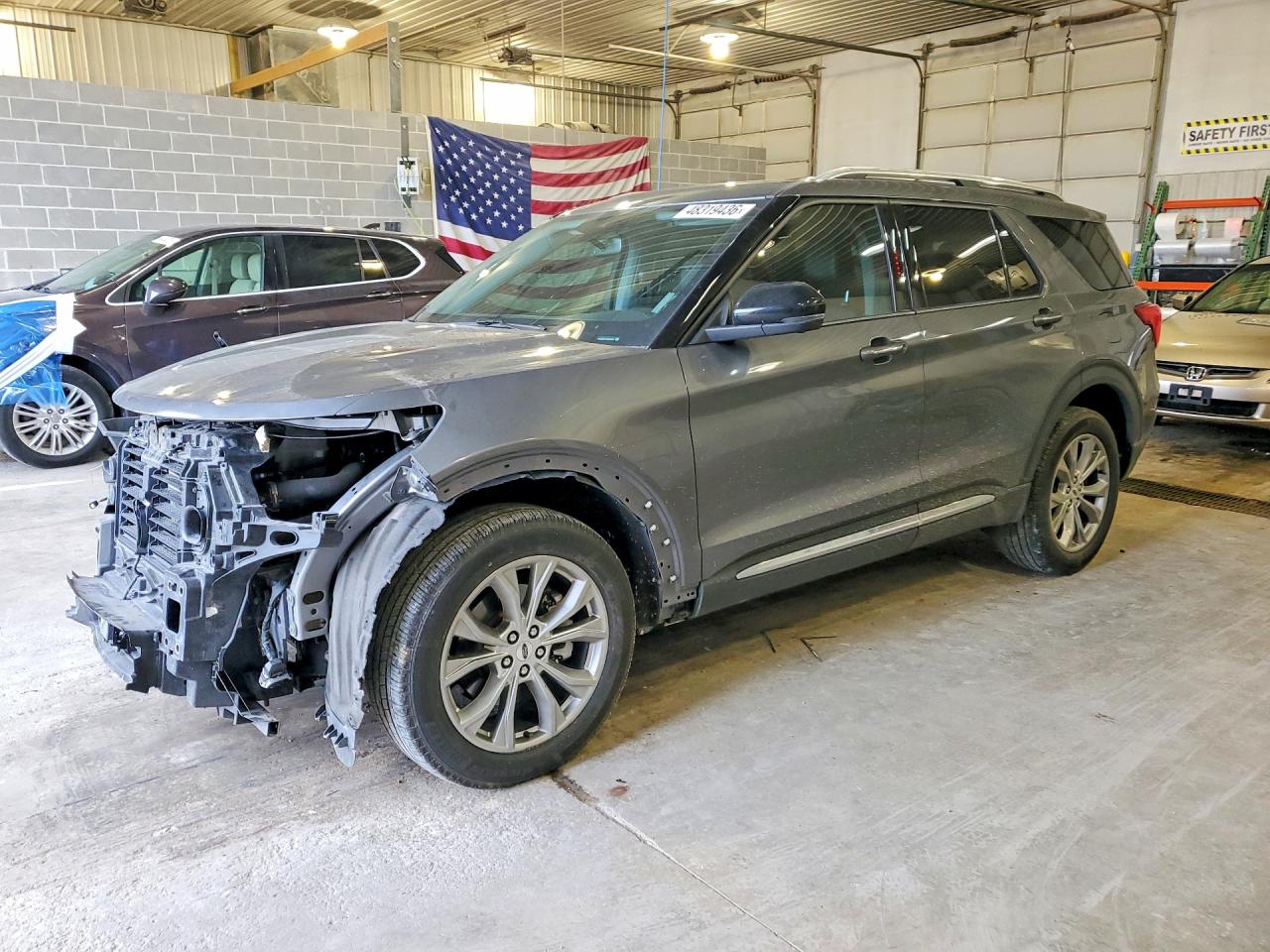 Salvage Ford Explorer Image