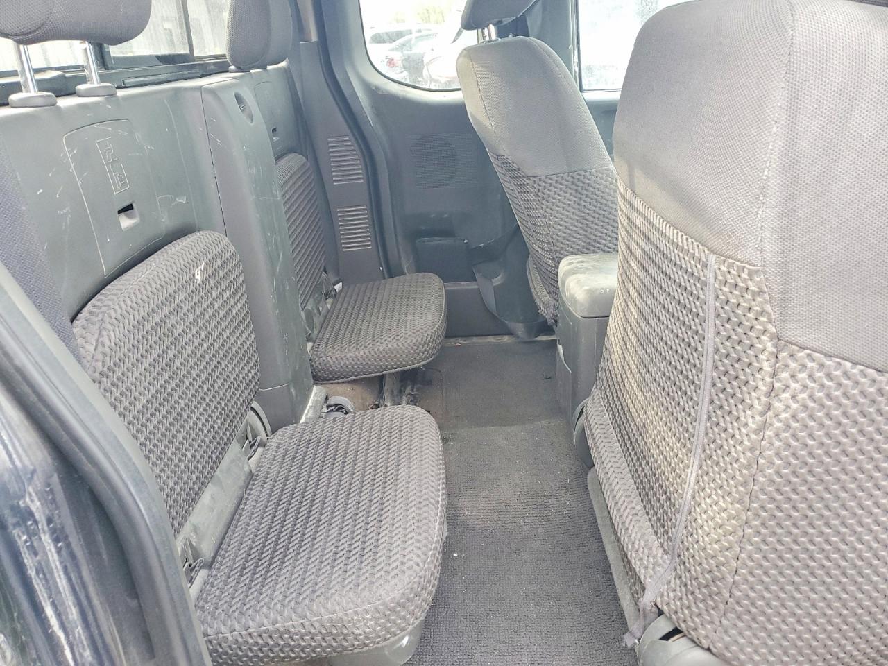 Nissan Frontier Sv V6