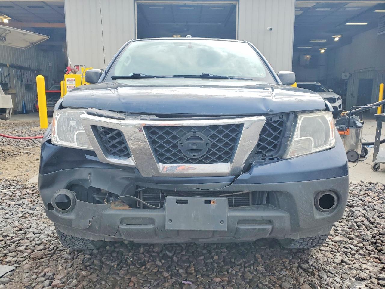 Nissan Frontier Sv V6