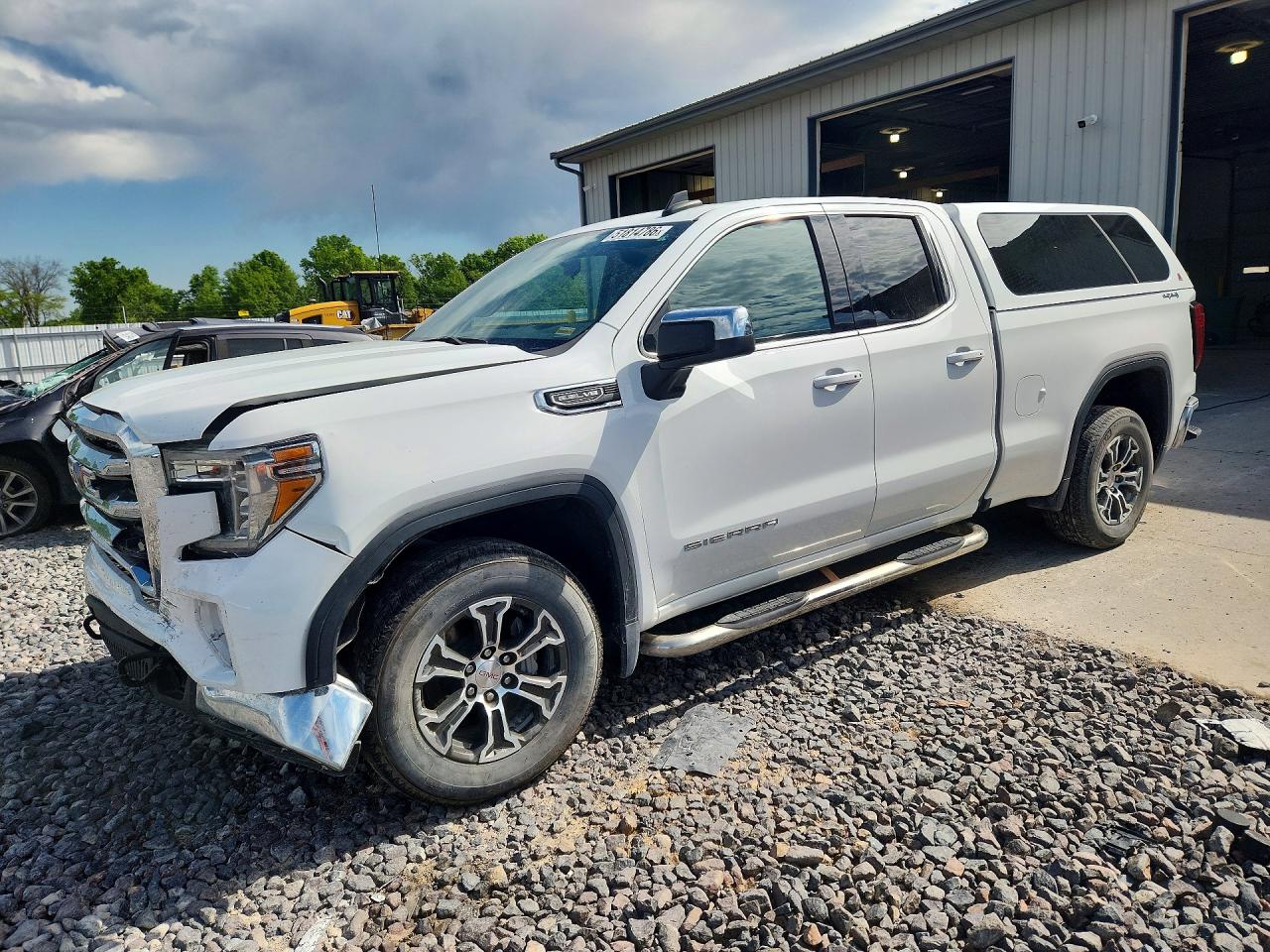 Salvage GMC Sierra Image