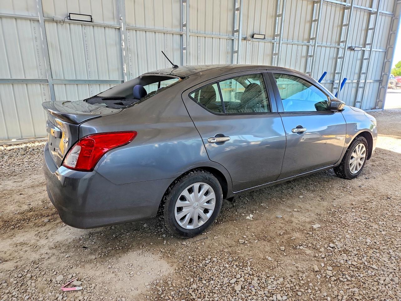 Nissan Versa Sv